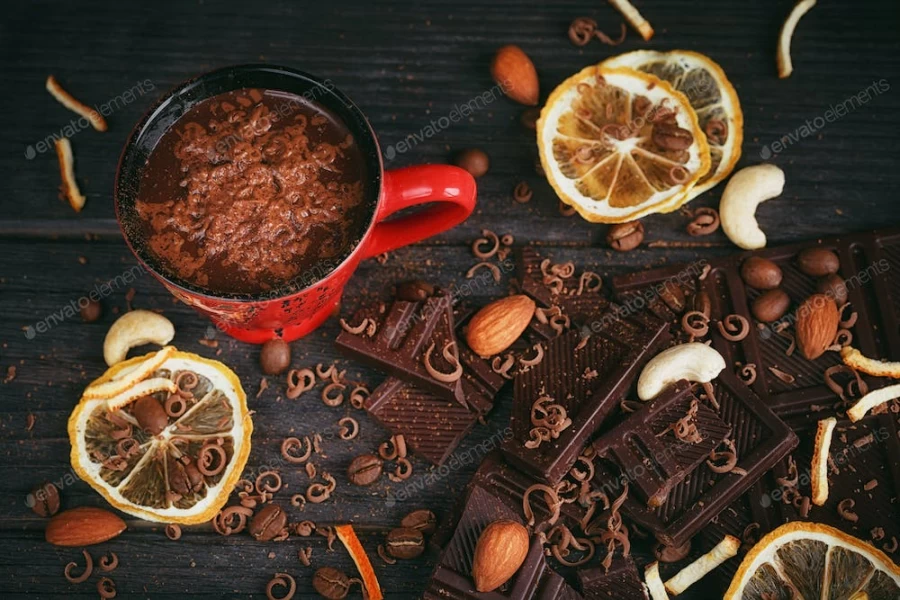 عکس استوک شکلات تخته ای به همراه فنجان هات چاکلت