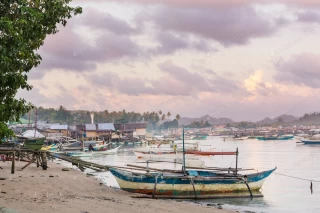 عکس استوک ماهیگیری سنتی با قایق در جزیره پالاوان